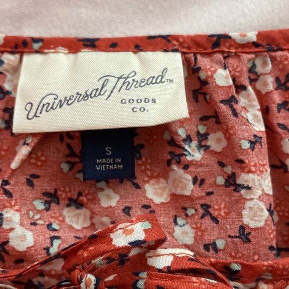 Universal thread flower button down - Picture 2 of 2